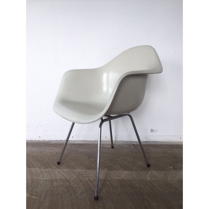 Herman Miller Dax Fiberglass chairs With 4-Leg Base by Charles and Ray Eames - 1980s