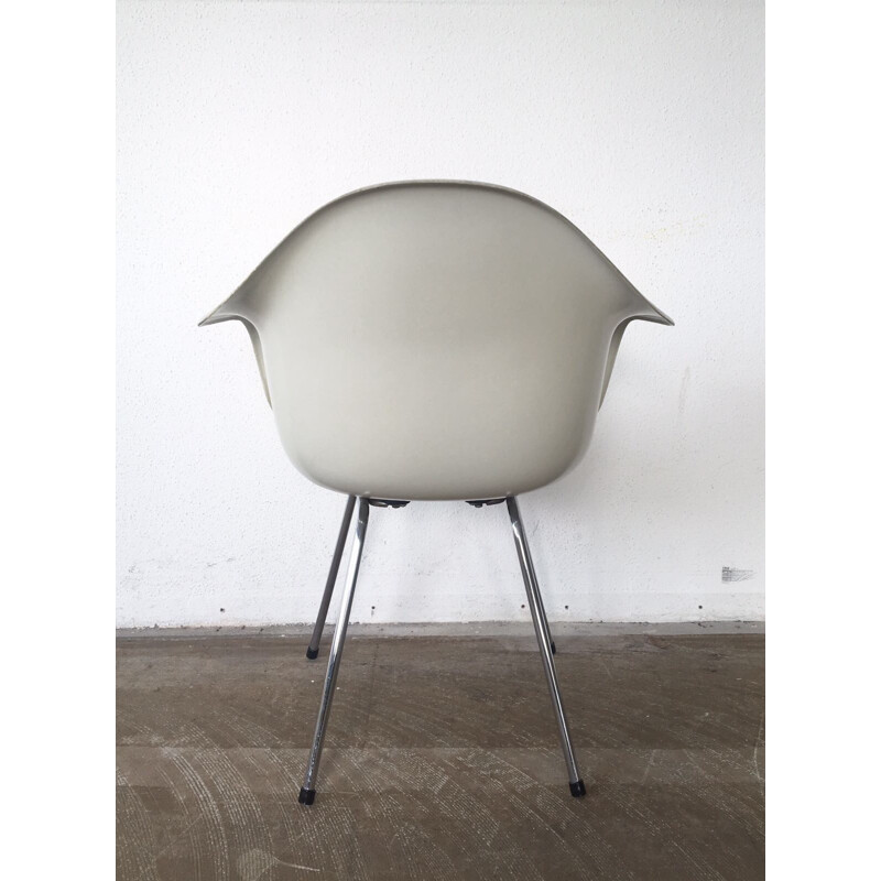Herman Miller Dax Fiberglass chairs With 4-Leg Base by Charles and Ray Eames - 1980s