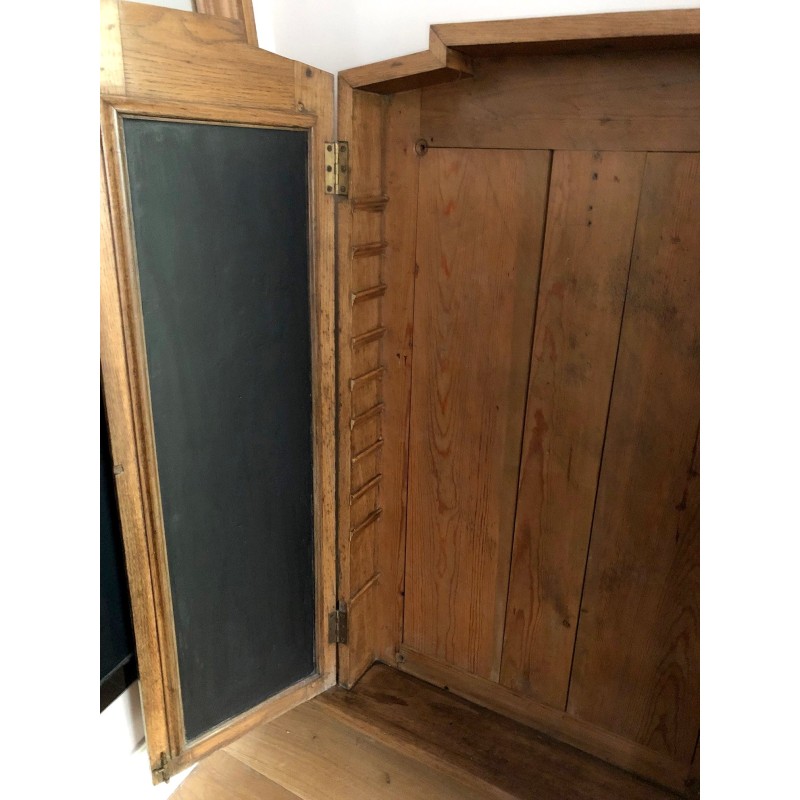 English vintage Pub Dartboard cabinet in solid oakwood, 1940s