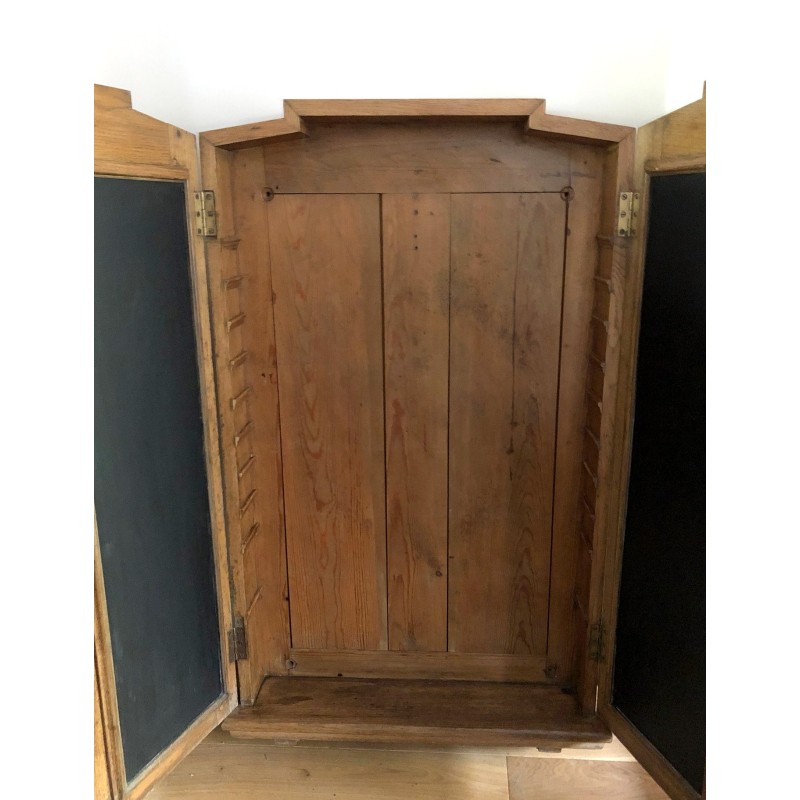 English vintage Pub Dartboard cabinet in solid oakwood, 1940s