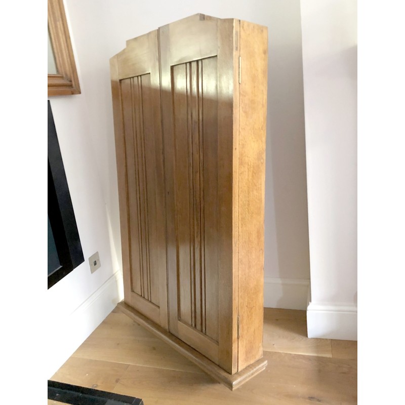 English vintage Pub Dartboard cabinet in solid oakwood, 1940s