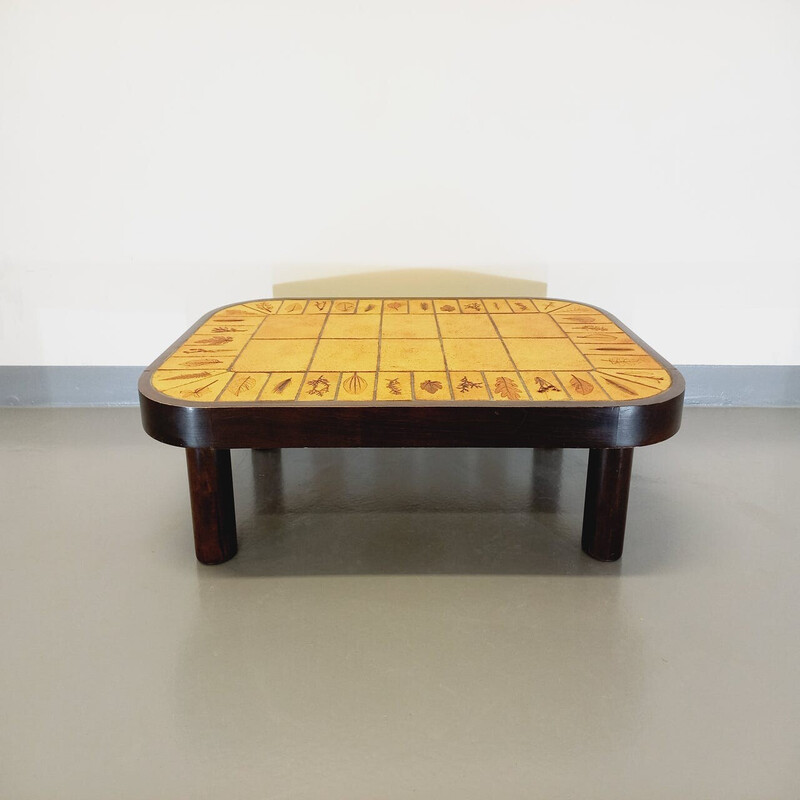 Table basse vintage Roger Capron en bois foncé et céramique de Vallauris, 1960-1970