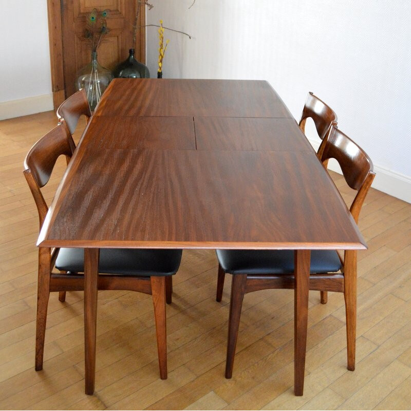 Table à repas scandinave 4 à 6 personnes en teck - 1960