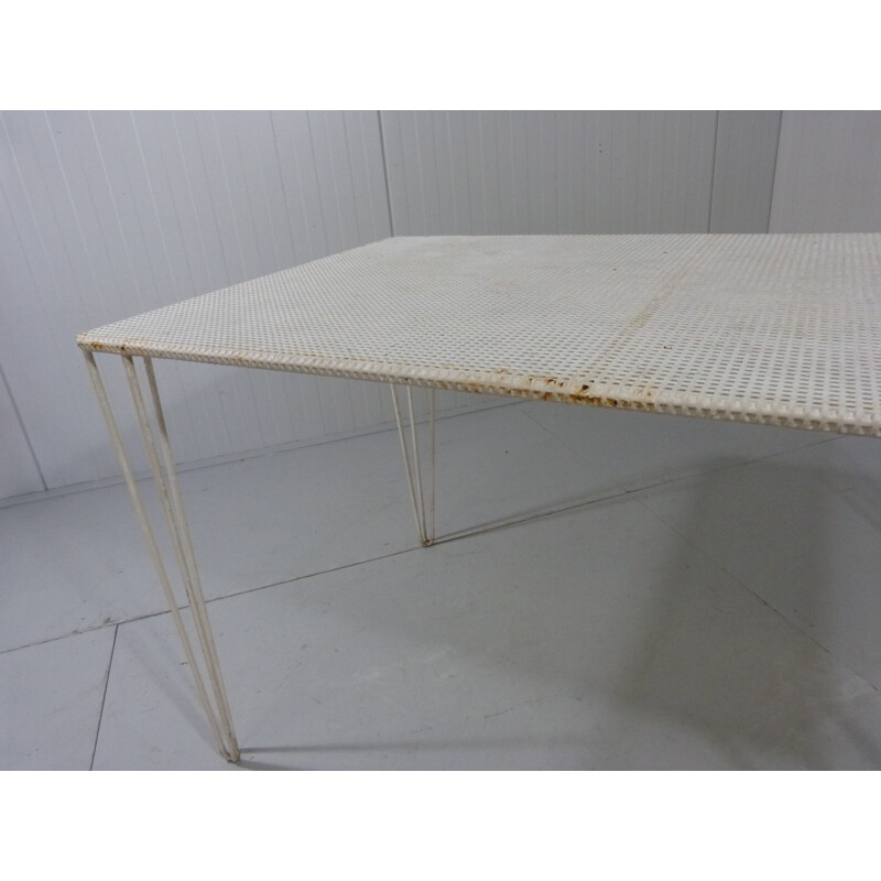 Table de jardin en acier perforé - 1960