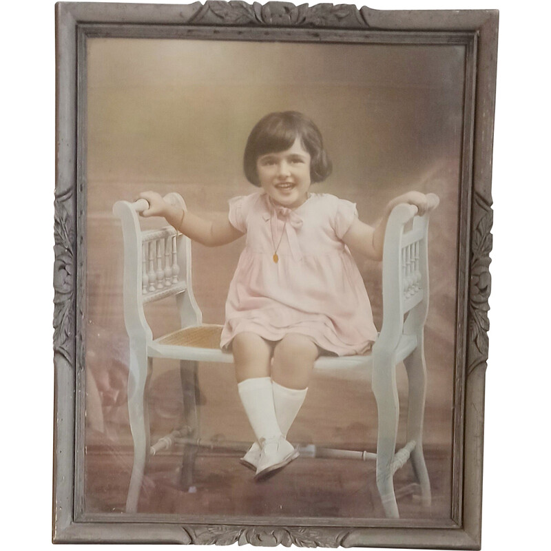Chromo onder vintage glas van een lachend meisje, 1930