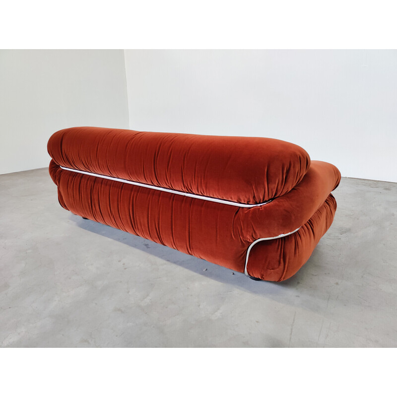 Vintage Sesann bank in oranje fluweel van Gianfranco Frattini voor Cassina, Italië 1970