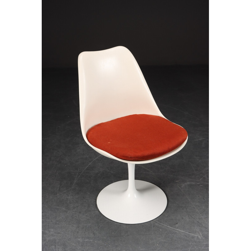 Pair of vintage fiberglass "Tulip Chairs" chairs by Eero Saarinen for Knoll