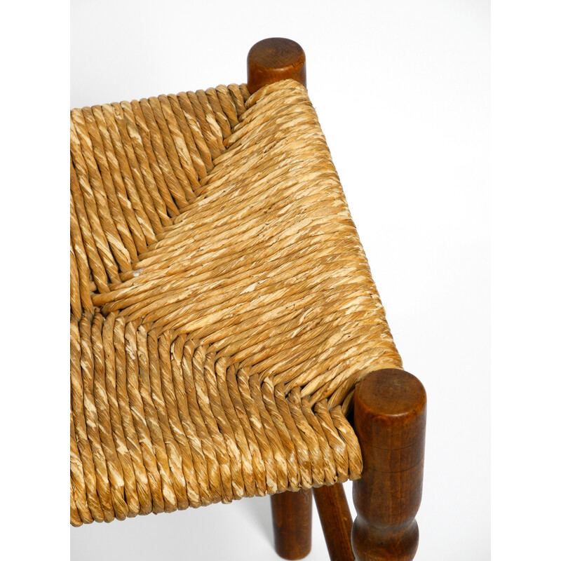 Pareja de taburetes de mediados de siglo en madera de roble con tejido de junco, años 50