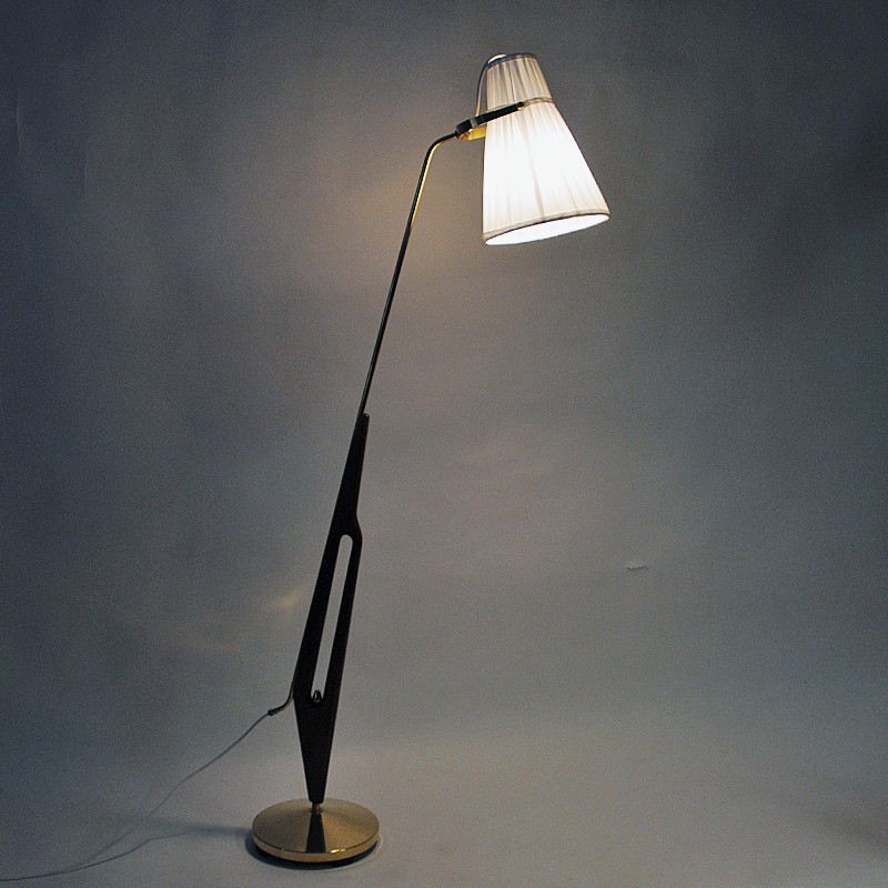 Lampada da terra svedese vintage in ottone e teak di Hans Bergström per Asea, anni '50