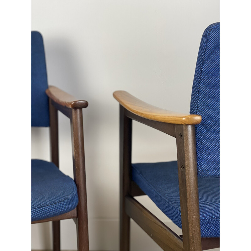 Paar vintage Scandinavische massief houten en blauwe stoffen fauteuils, 1960