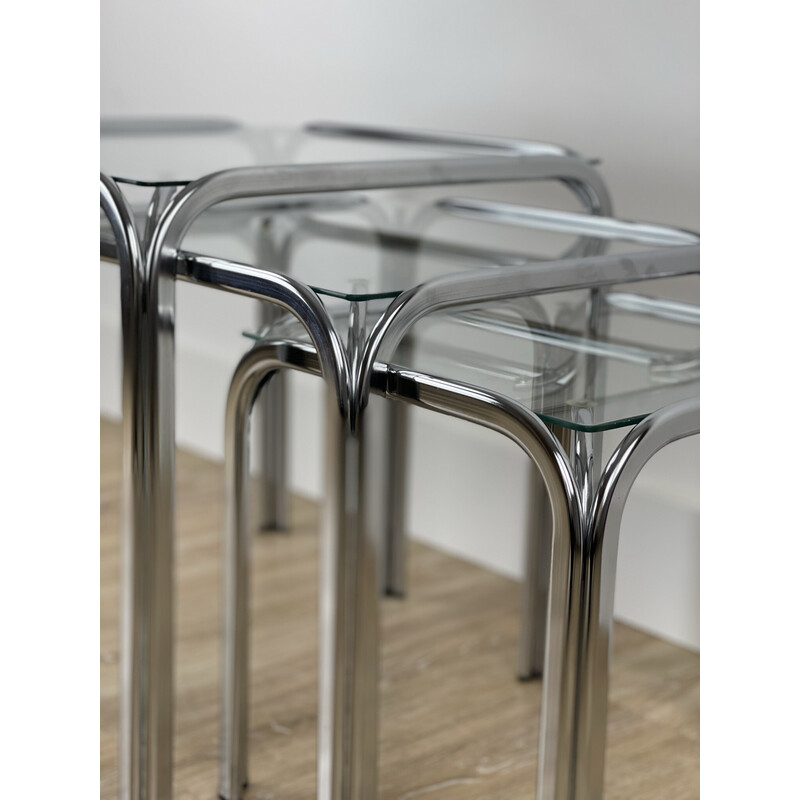 Vintage nesting tables with chrome structure and glass top