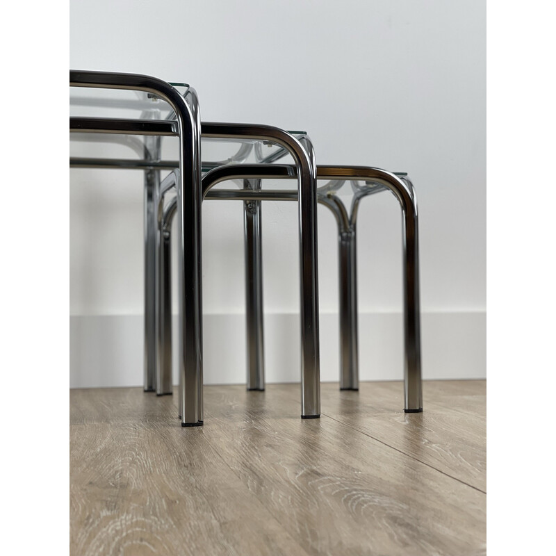 Vintage nesting tables with chrome structure and glass top