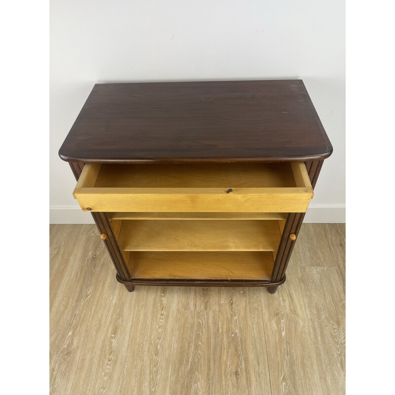 Scandinavisch vintage dressoir met schuifdeuren