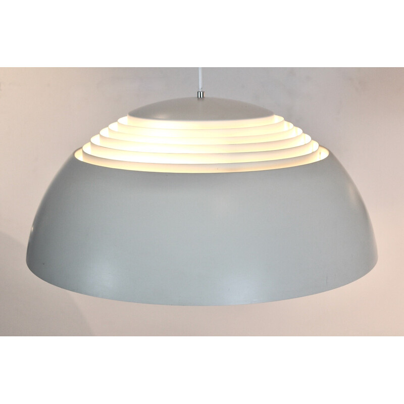 Lámpara colgante AJ Royal vintage en blanco de Arne Jacobsen para Louis Poulsen, años 80