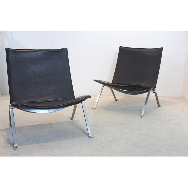 Pair of vintage brown leather Pk22 armchairs by Poul Kjærholm for Fritz Hansen, Denmark 1980s