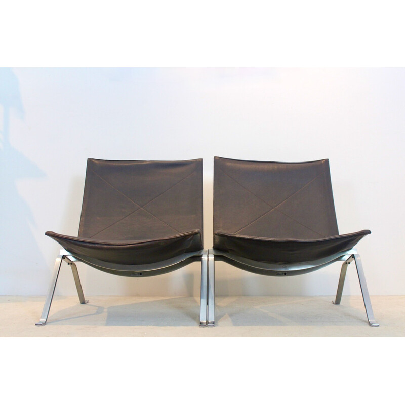 Pair of vintage brown leather Pk22 armchairs by Poul Kjærholm for Fritz Hansen, Denmark 1980s