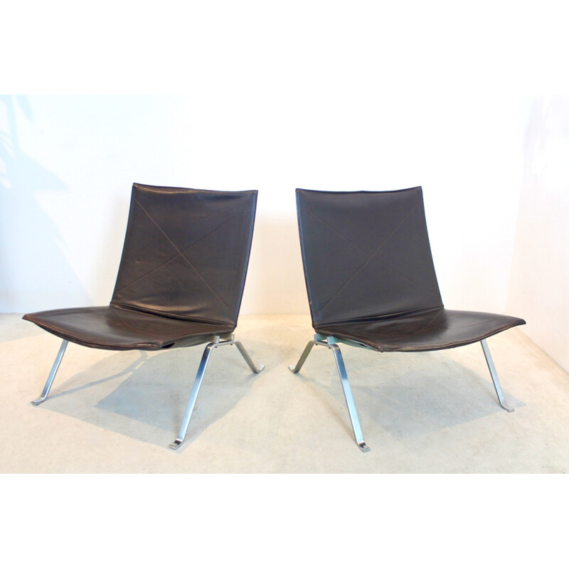 Pareja de sillones vintage Pk22 de cuero marrón de Poul Kjærholm para Fritz Hansen, Dinamarca años 80