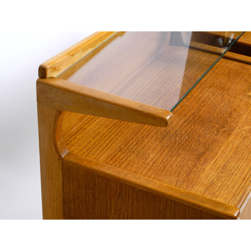 Pair of mid century Italian night stands in oakwood with teak veneer and glass one shelf