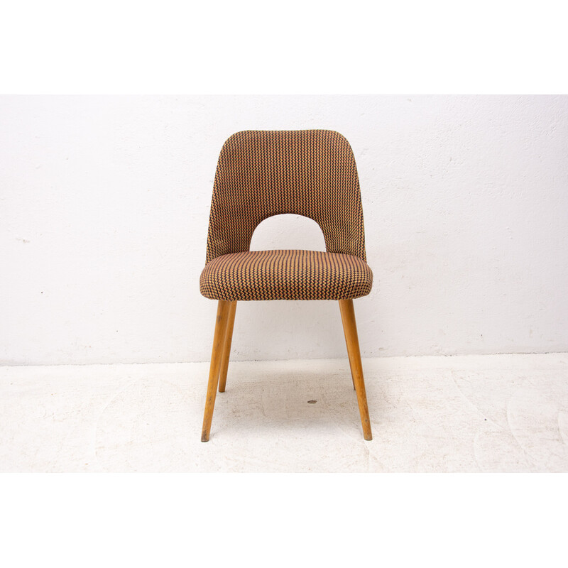 Pareja de sillas de comedor de mediados de siglo de Radomír Hofman, años 60