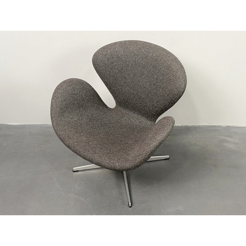 Vintage Swan swivel armchair by Arne Jacobsen for Fritz Hansen, Denmark 2008