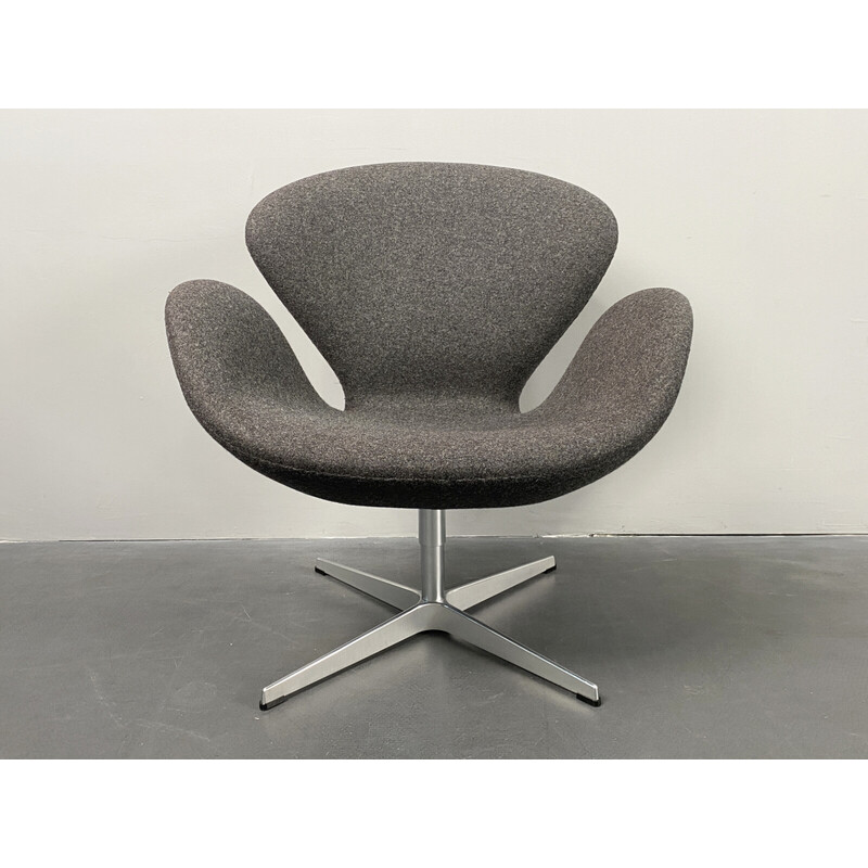 Vintage Swan swivel armchair by Arne Jacobsen for Fritz Hansen, Denmark 2008