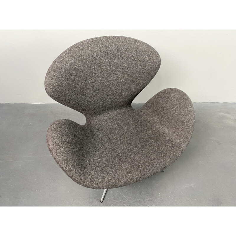 Vintage Swan swivel armchair by Arne Jacobsen for Fritz Hansen, Denmark 2008