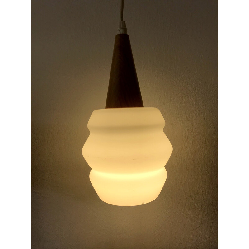 Suspension scandinave vintage en bois clair et opaline blanche, 1960