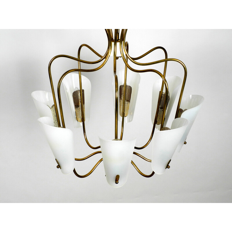 Lampadario vintage a 8 bracci in ottone con paralumi in plexiglass