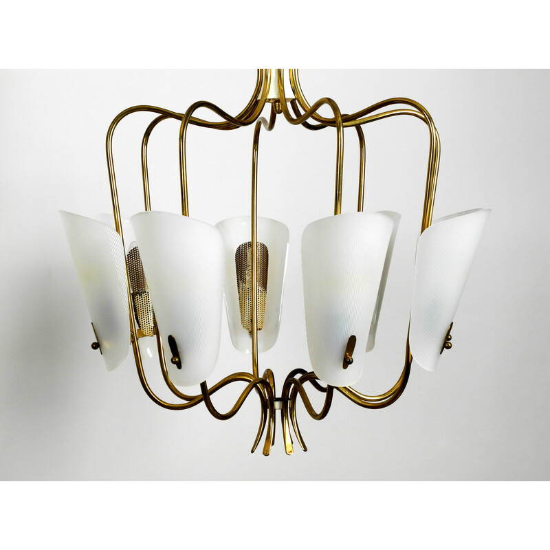 Lampadario vintage a 8 bracci in ottone con paralumi in plexiglass