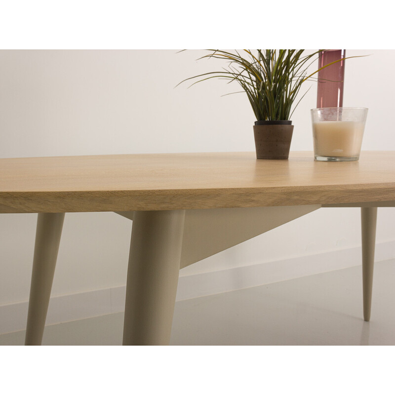 Vintage oval table in solid oakwood