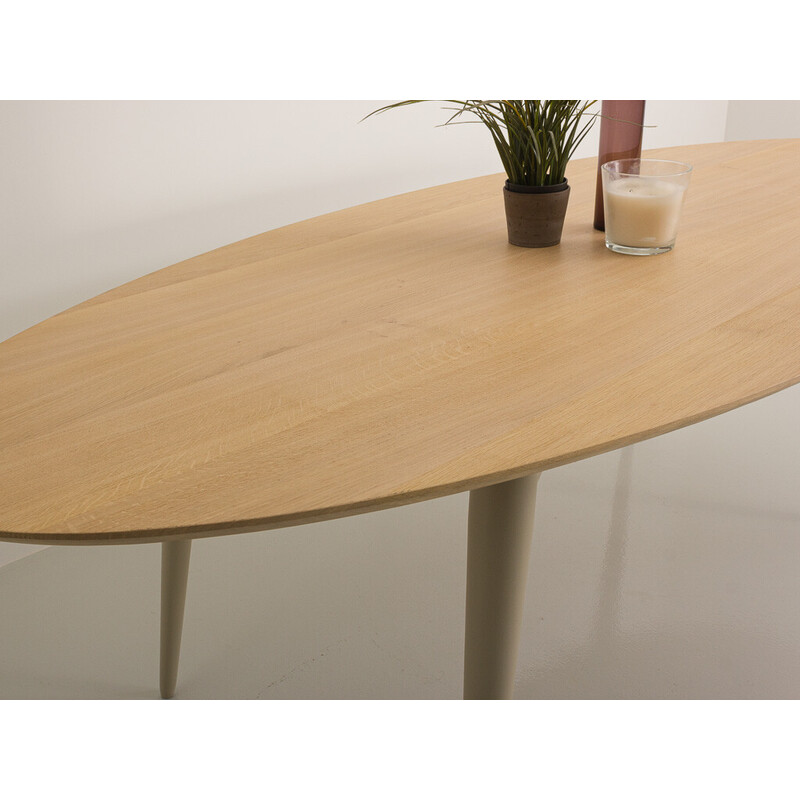 Vintage oval table in solid oakwood