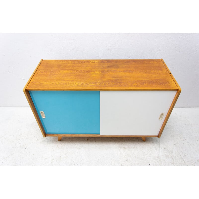 Credenza di metà secolo U-452 con ante scorrevoli di Jiří Jiroutek, Cecoslovacchia 1960