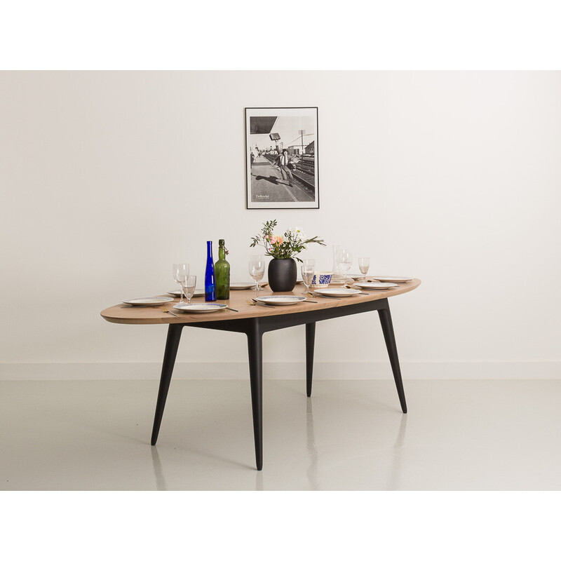 Mesa extensible vintage de nogal macizo con estructura de haya maciza pintada en negro