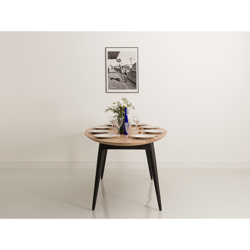 Mesa extensible vintage de nogal macizo con estructura de haya maciza pintada en negro