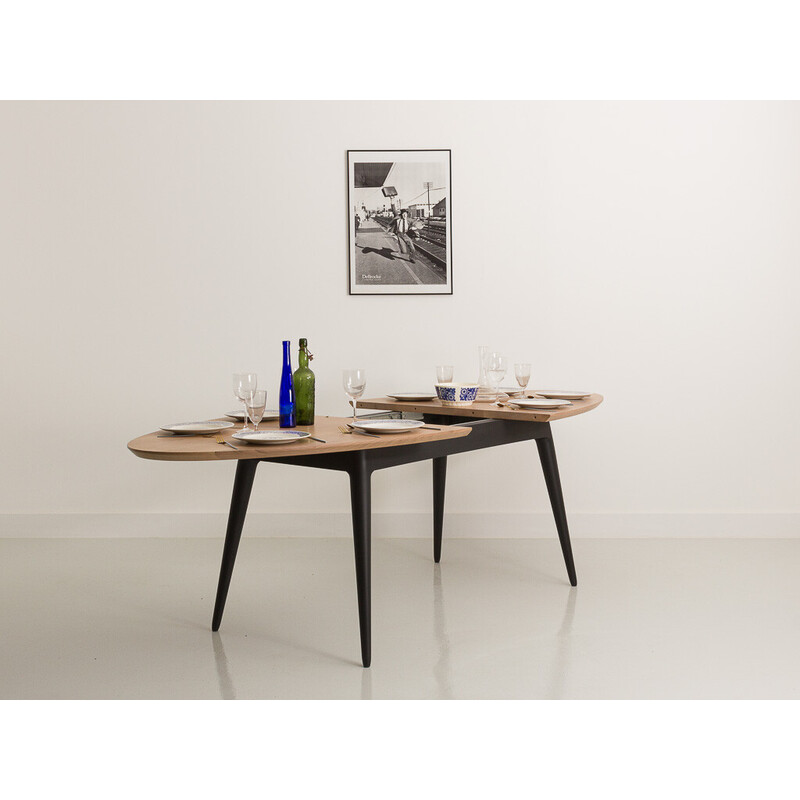 Table extensible vintage en noyer massif sur piétement en hêtre massif peint en noir