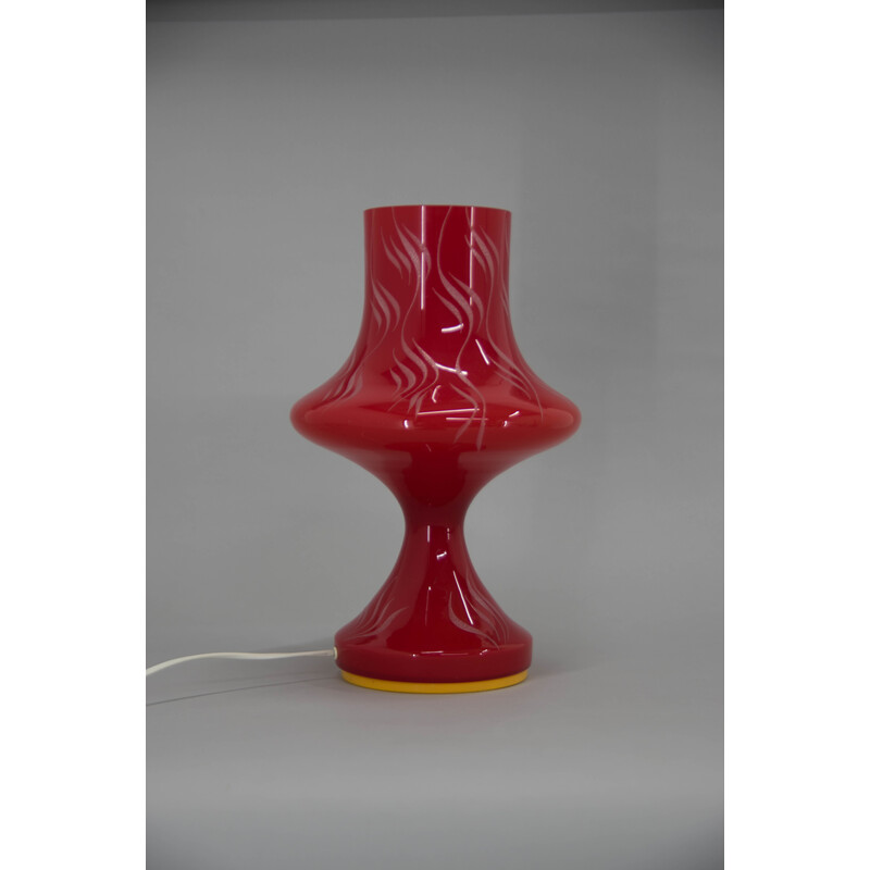 Vintage Tischlampe aus rotem Glas von Valasske Mezirici, Tschechoslowakei 1970er Jahre