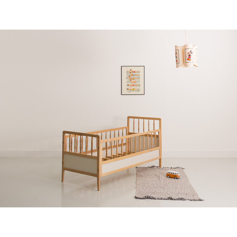 Vintage crib in solid beech wood