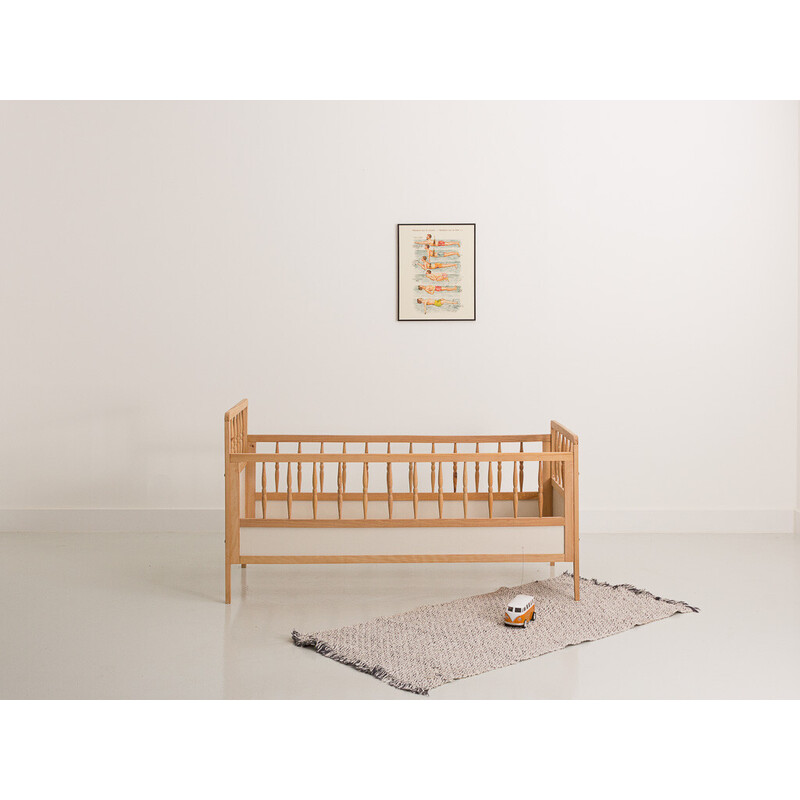 Vintage crib in solid beech wood