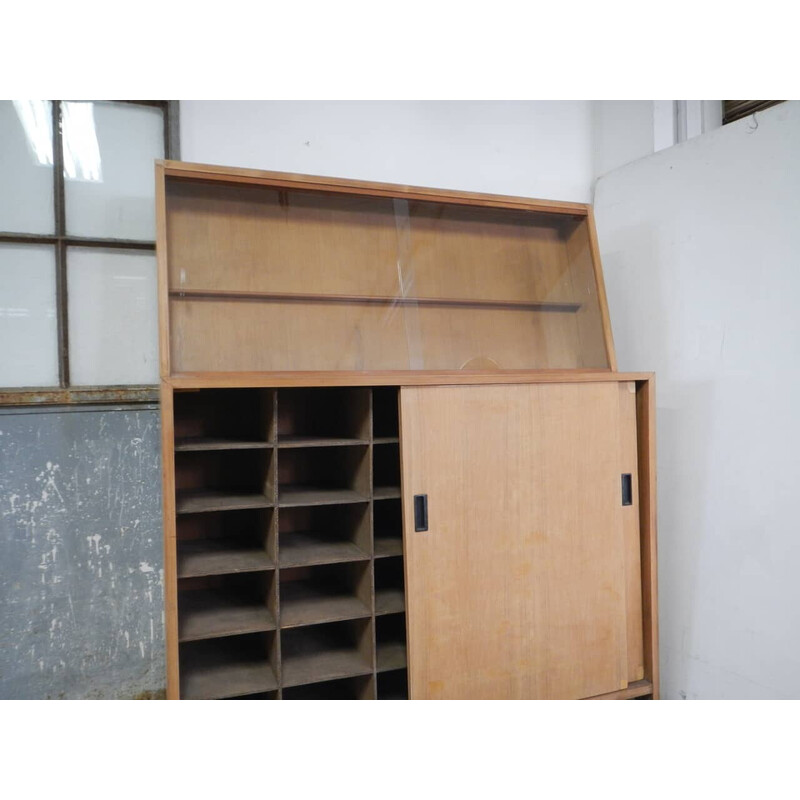 Abeto Vintage e armário expositor de madeira comprimida