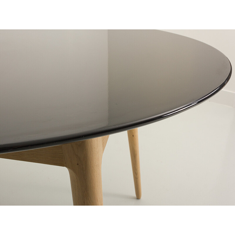 Vintage round table in black lacquer