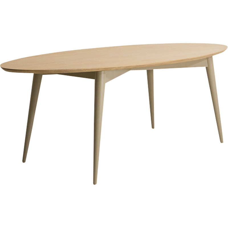 Vintage oval table in solid oakwood