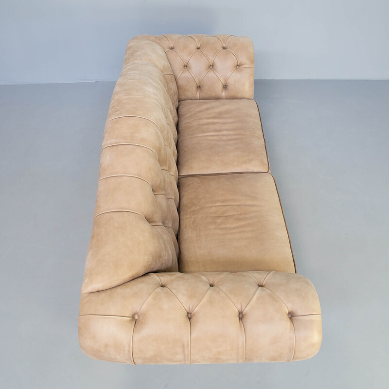 Canapé chesterfield vintage "sahara" par Idp