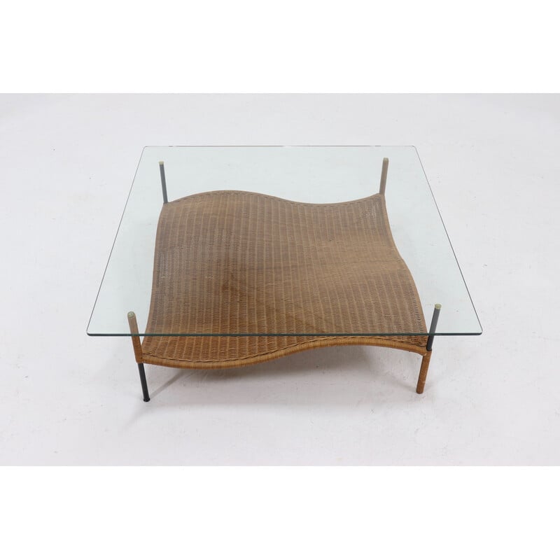 Table basse vintage à deux niveaux en rotin ondulé et verre, 1970