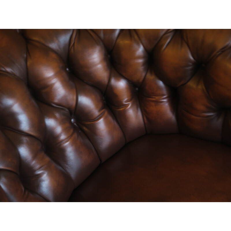 Vintage Chesterfield Club Sessel und Ottomane aus kastanienfarbenem Leder