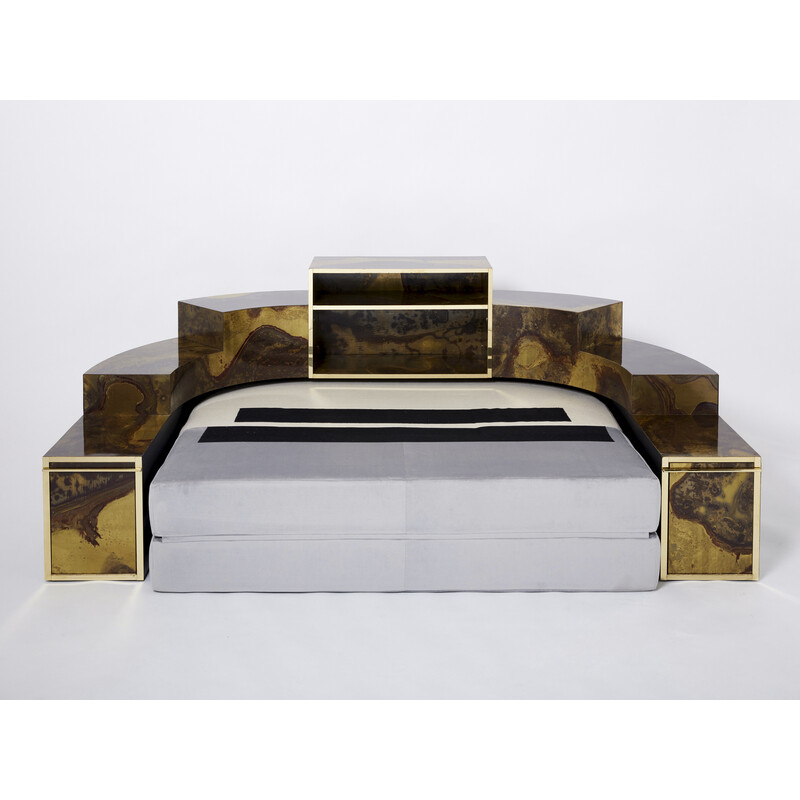Sofá cama vintage de latón oxidado y terciopelo de Isabelle y Richard Faure para Maison Honoré, 1970