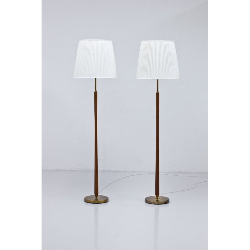 Paar Zweedse vintage vloerlampen in teak en messing van Asea, 1940-1950