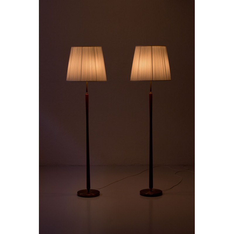 Paar Zweedse vintage vloerlampen in teak en messing van Asea, 1940-1950