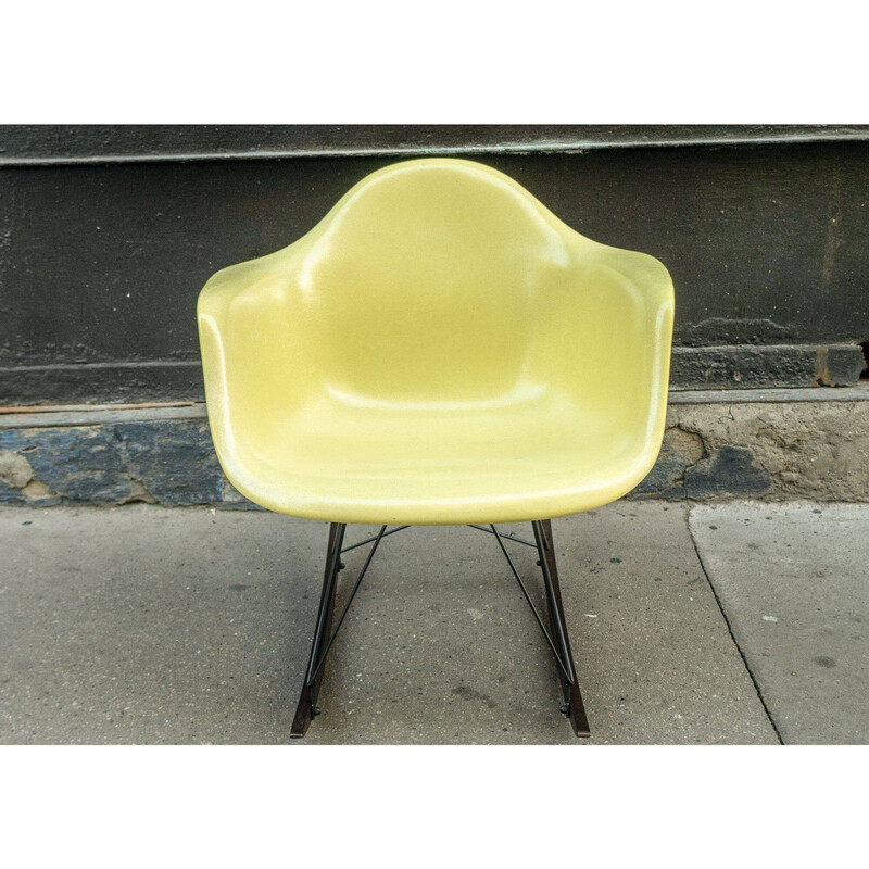 Cadeira de embalar Lemon Yellow vintage por Charles e Ray Eames para Herman Miller, 1970