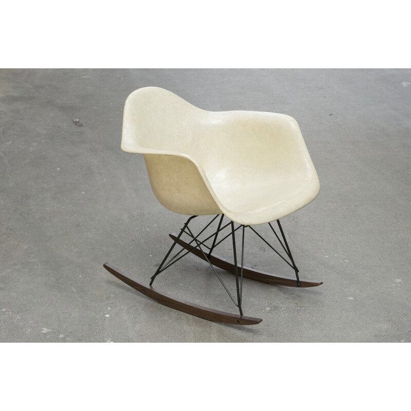 Silla mecedora vintage en pergamino de Charles y Ray Eames para Herman Miller, 1970