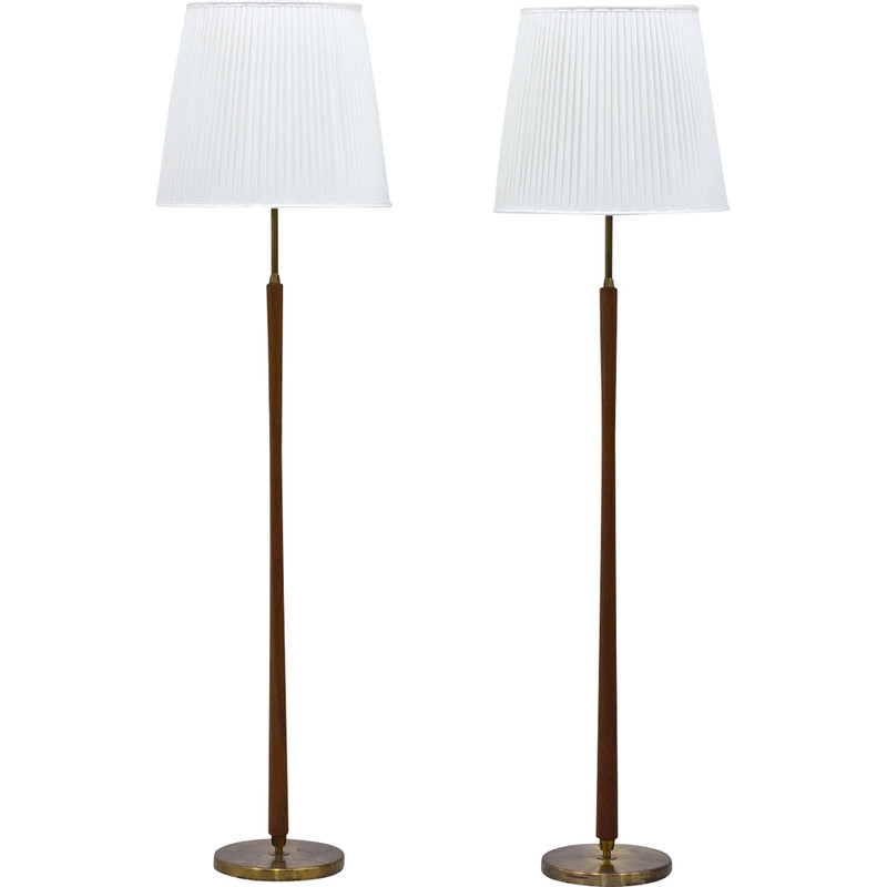 Paire de lampadaires suédois vintage en teck et laiton par Asea, 1940-1950